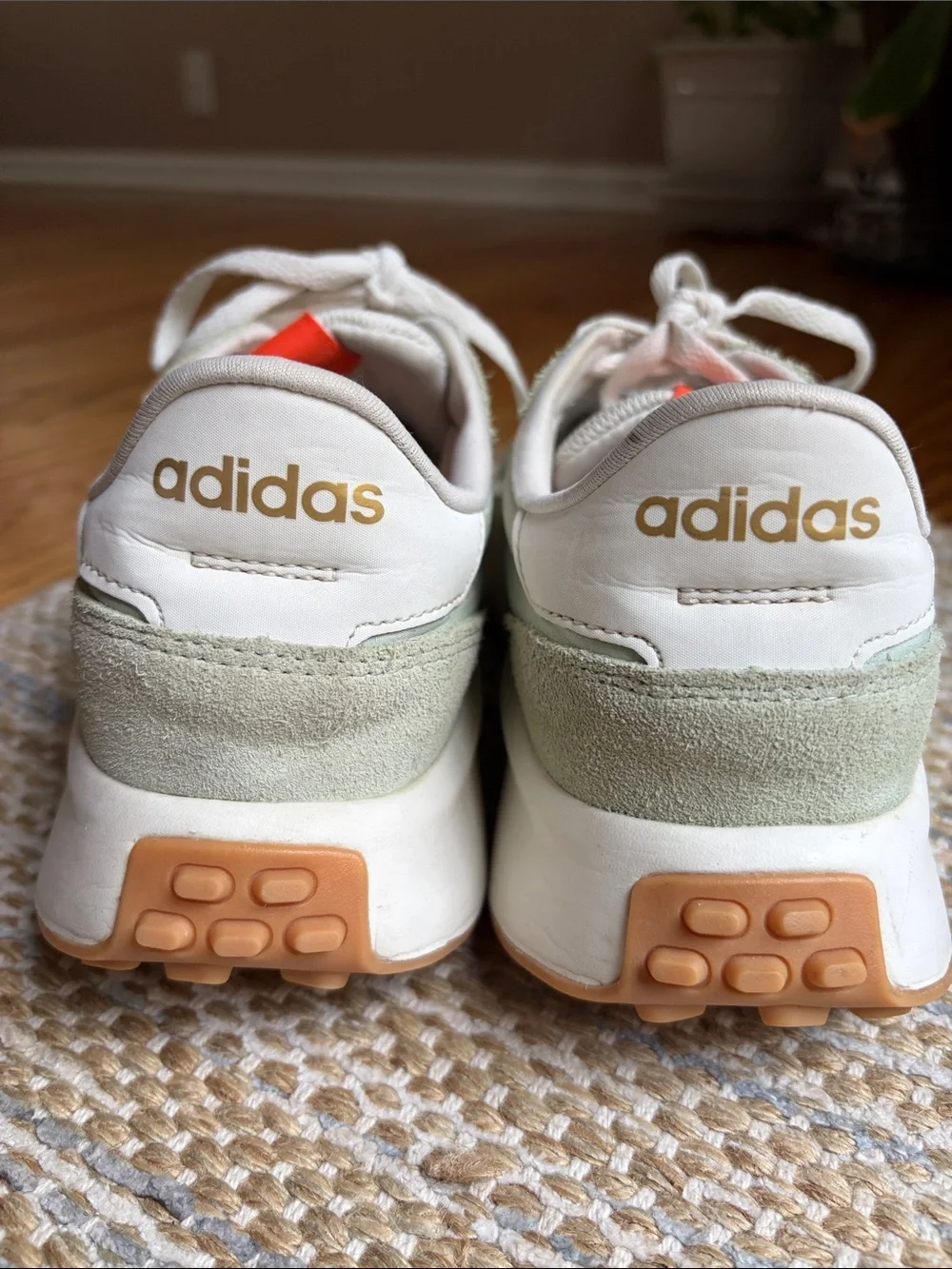 Adidas Run 70s Sneakers in Linen Green/Cloud White. Size:8.5